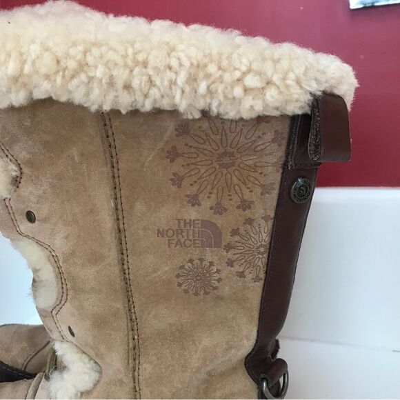 The North Face Abbey III Lace Up Suede Boots (7) - Picture 7 of 16